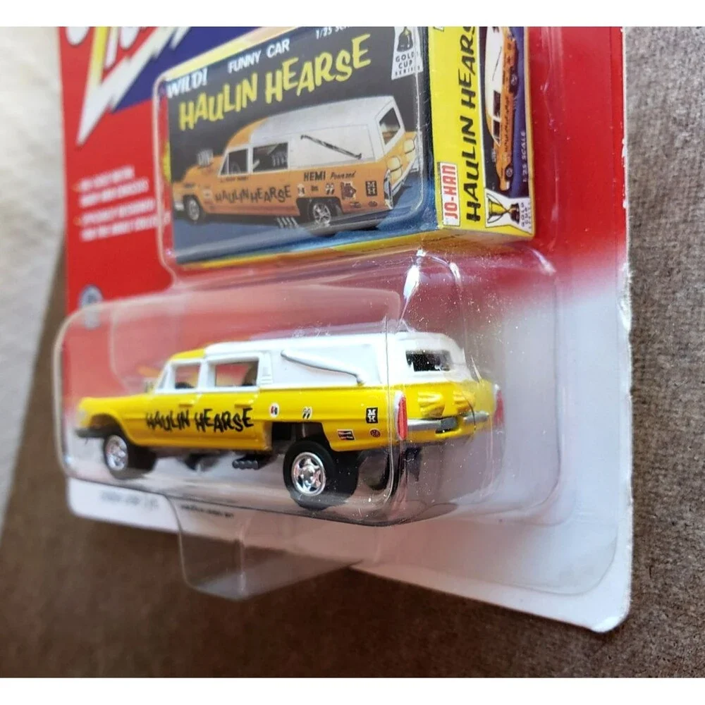 2001 Johnny lightning WILD! HAULING HEARSE Yellow CLASSIC PLASTIC Funny Car 1:64